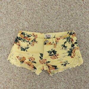 Mudd Y2K Yellow Floral Distressed Lace Jean Shorts Sz 1 summer denim